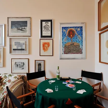 Apartment Sleeps 4 *