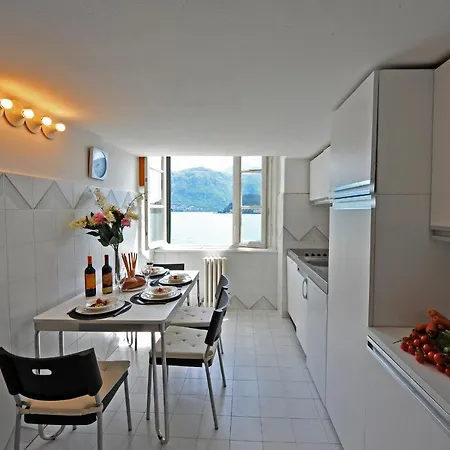 Lägenhet Sleeps 4 *